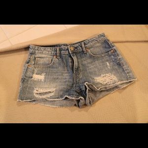 Light wash denim shorts | size 6